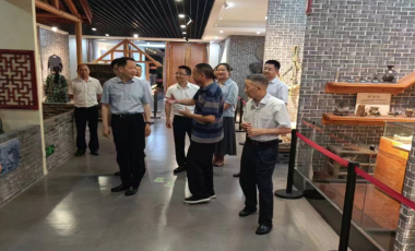 湖北省档案馆馆长一行参观指导宜昌市裕孝家博馆档案