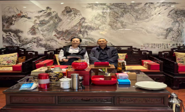 宜昌市裕孝家庭博物馆馆长与汪国新、郑桂兰在京交流，共推家国文化合作