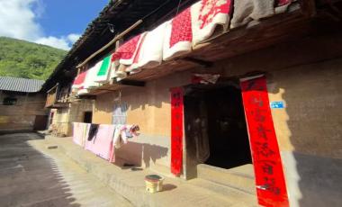 老书记深山访民情 家风传承续新篇