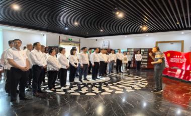 宜昌市公路管理局高新区分局赴宜昌市裕孝家庭博物馆开展主题学习活动