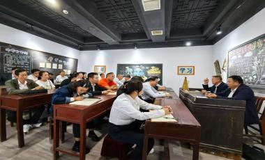 王华君在宜昌市裕孝家庭博物馆为交通系统精彩授课