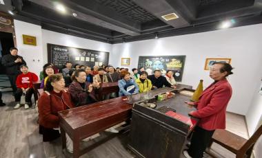 重阳寻暖！兴山退休老乡打卡宜昌这家家庭博物馆，家风故事太动人