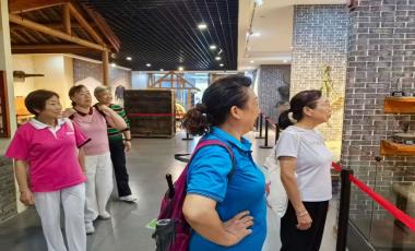 宜昌市裕孝家庭博物馆接待兴山在宜退休老干部 本月将推系列参观