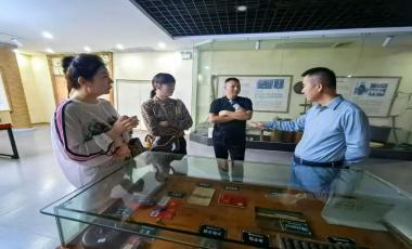 中南财大校友童光木一行访宜昌裕孝家庭博物馆 校友情牵话传承
