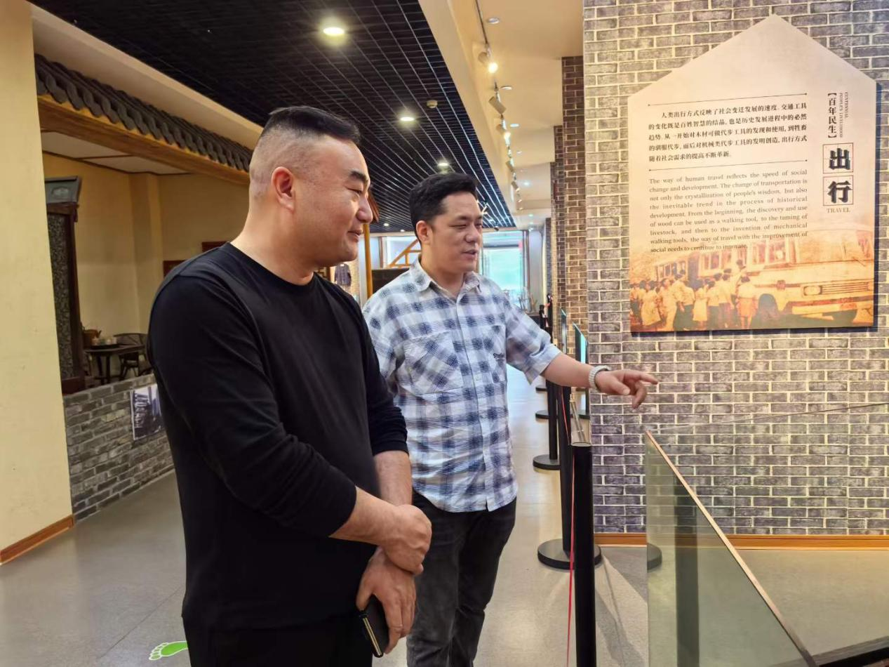 湘鄂文化交流互通 湖南客商到访宜昌市裕孝家庭博物馆