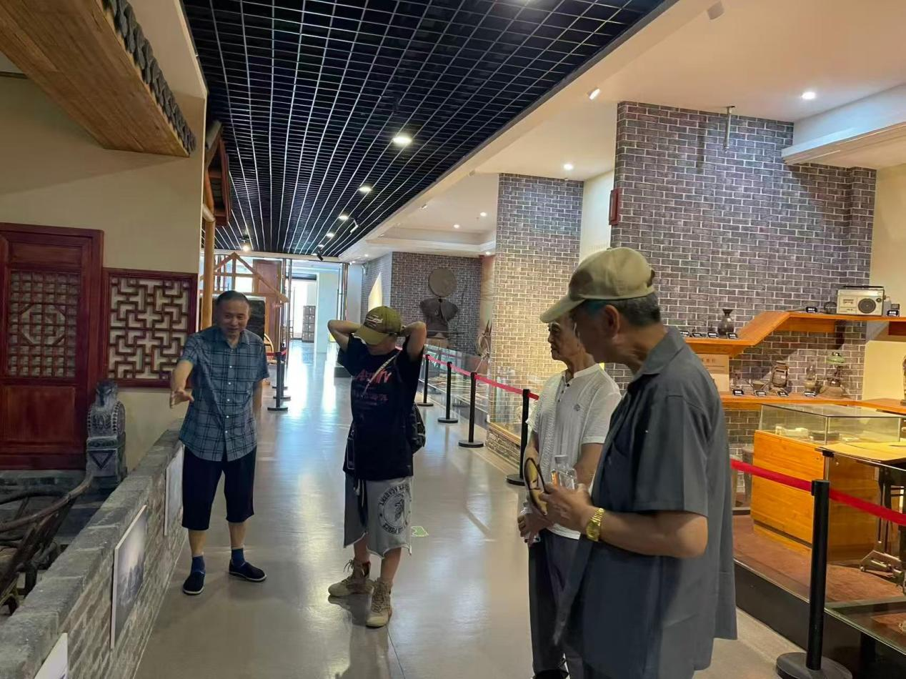 八一拥军传温情 将军赠衣励初心&mdash;&mdash;杨志伟少将莅临裕孝家庭博物馆参观指导