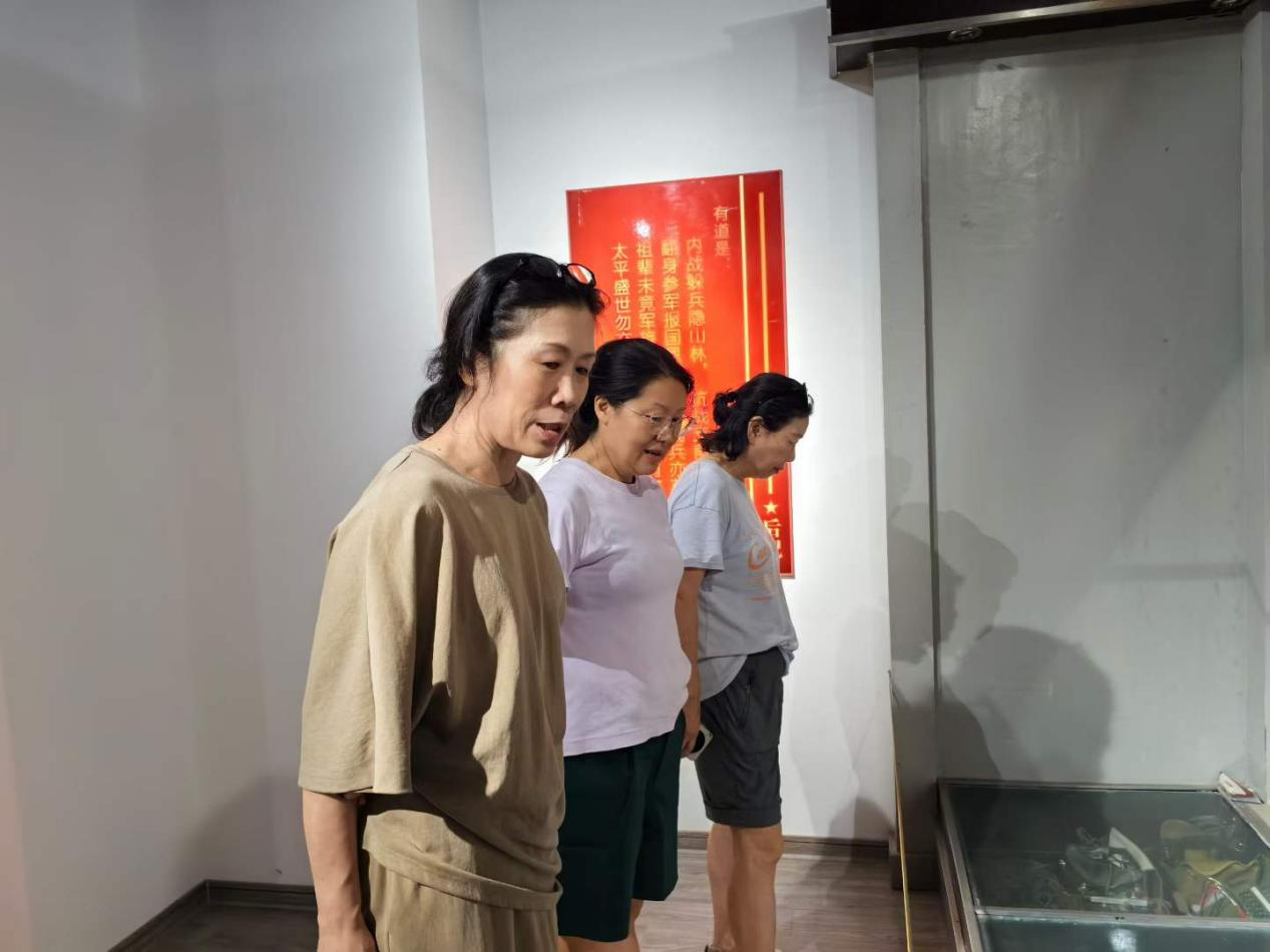 媒体嘉宾走进宜昌市裕孝家庭博物馆 志愿携手传承家风文脉