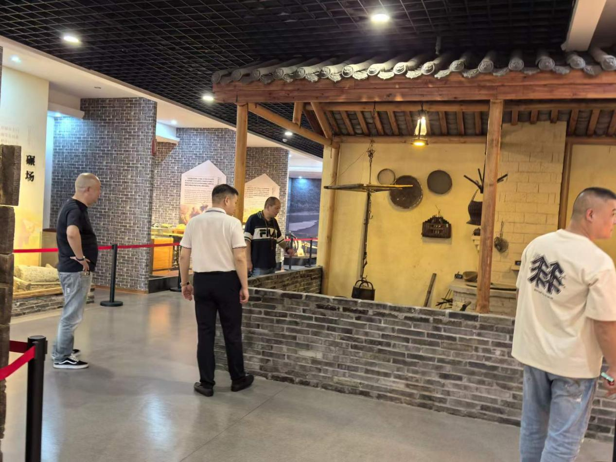 河南参访团莅临宜昌市裕孝家庭博物馆参观交流